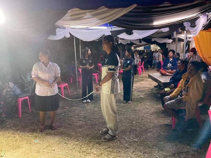 แต่งแฟนสาวในงานศพ