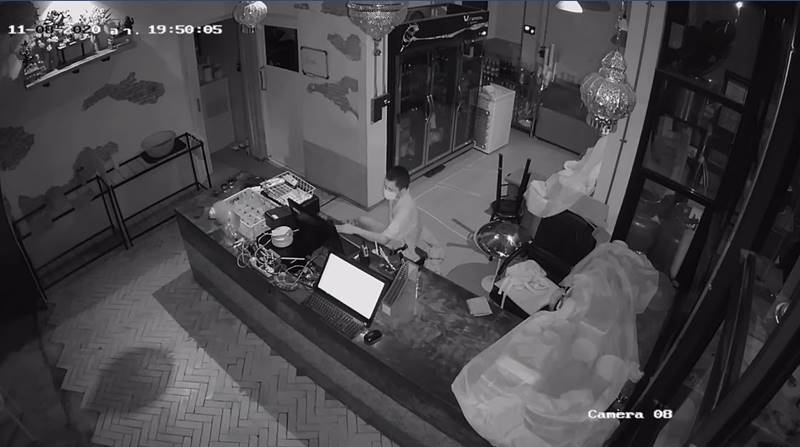 โจรเข้าร้านธงธง