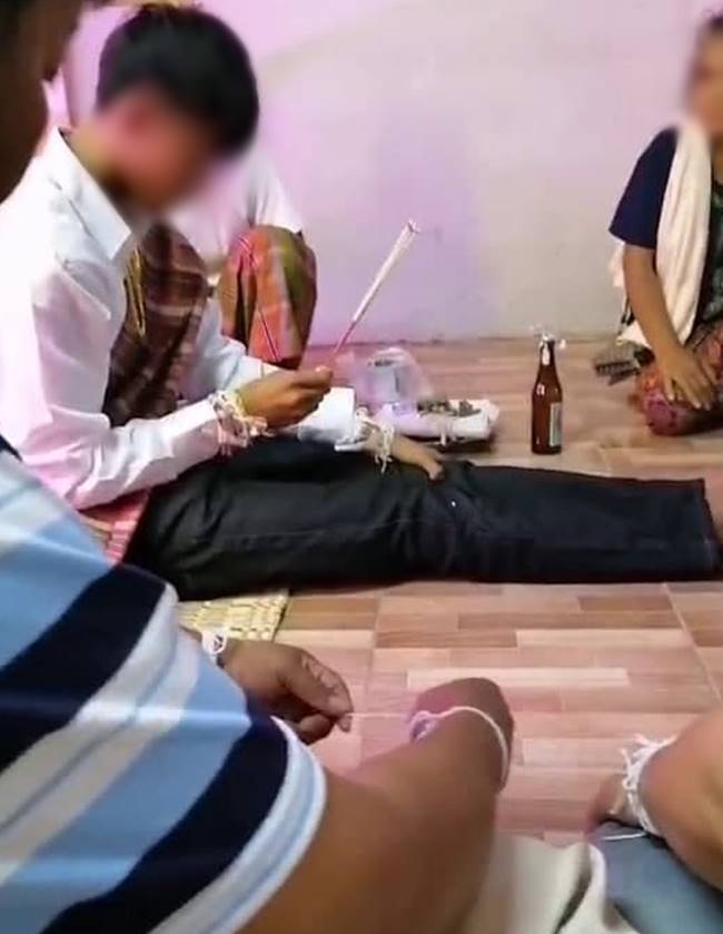 แต่งแฟนสาวในงานศพ