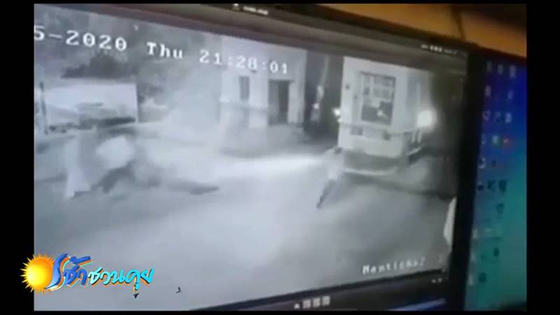 วัยรุ่นต่อยแย่งผู้หญิง