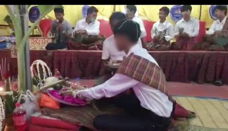 แต่งแฟนสาวในงานศพ