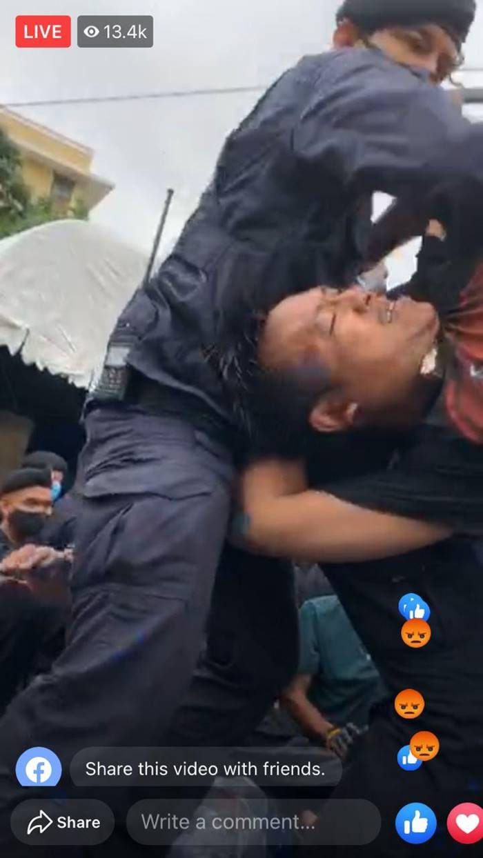 ตำรวจสลายม็อบ 14 ตุลา 