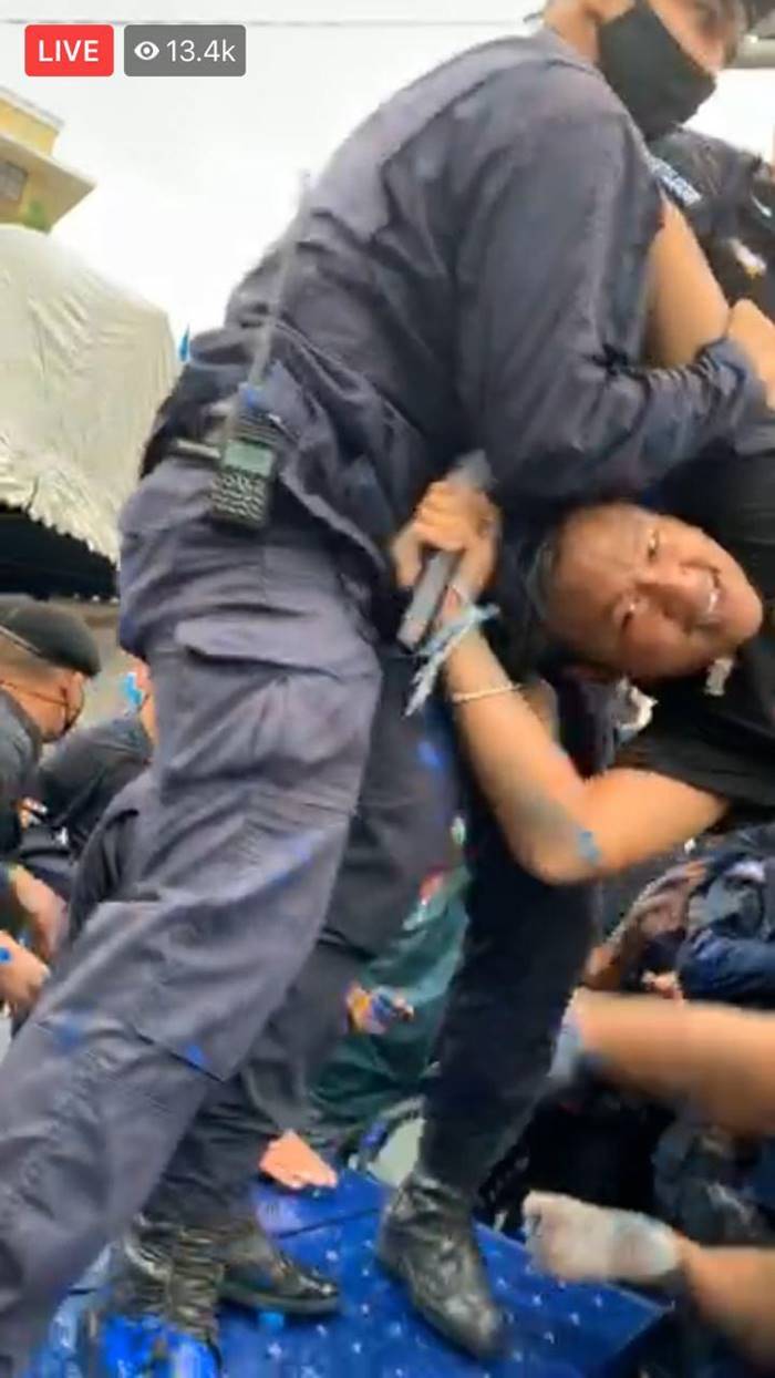 ตำรวจสลายม็อบ 14 ตุลา 