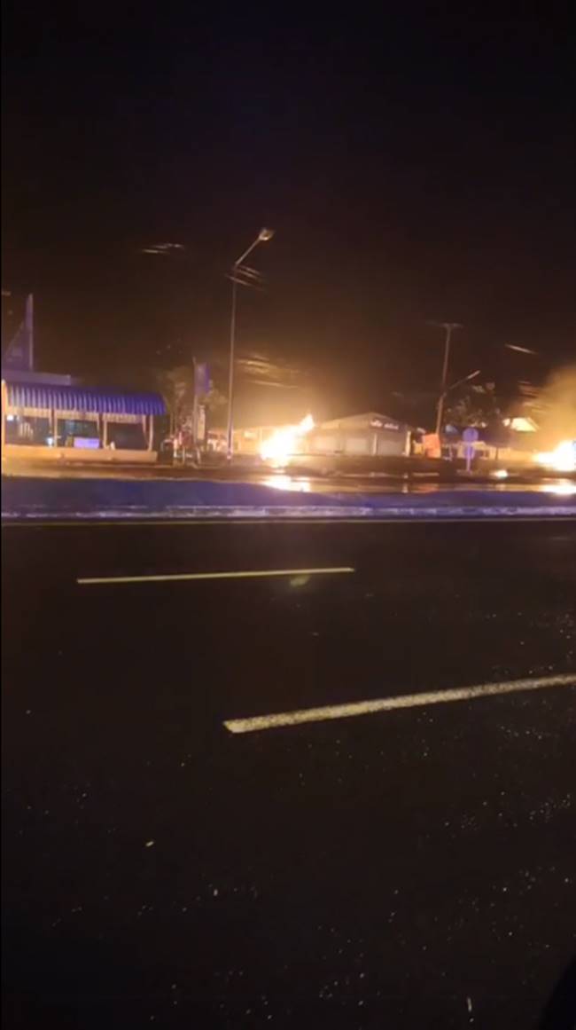 รถบรรทุกชนรถพ่วง