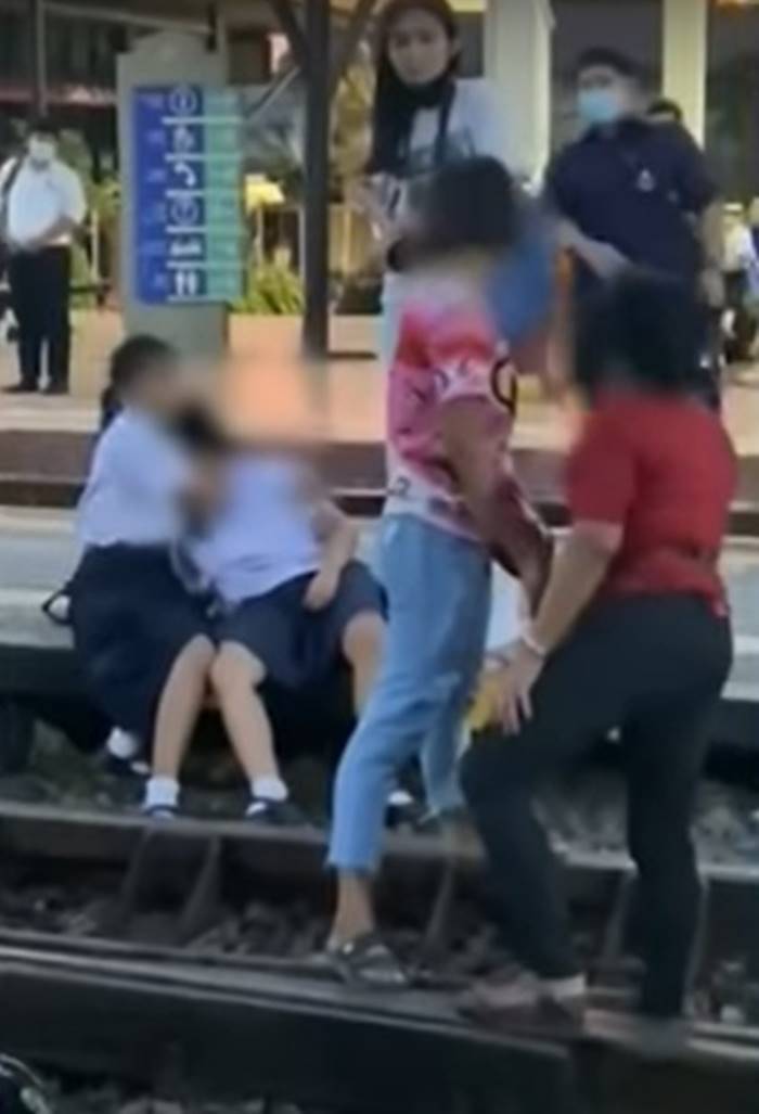 คลิปตบเด็กนักเรียน