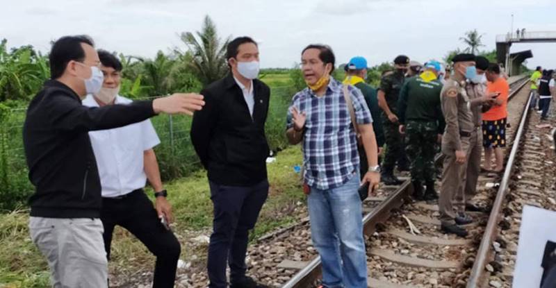 รถไฟชนรถบัส