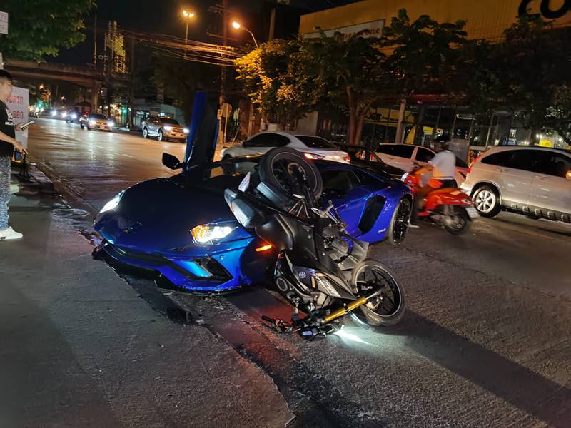 แลมโบกินี่ชน