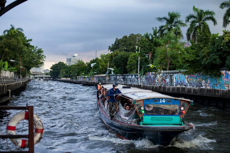 กระโดดน้ำคลองแสนแสบ