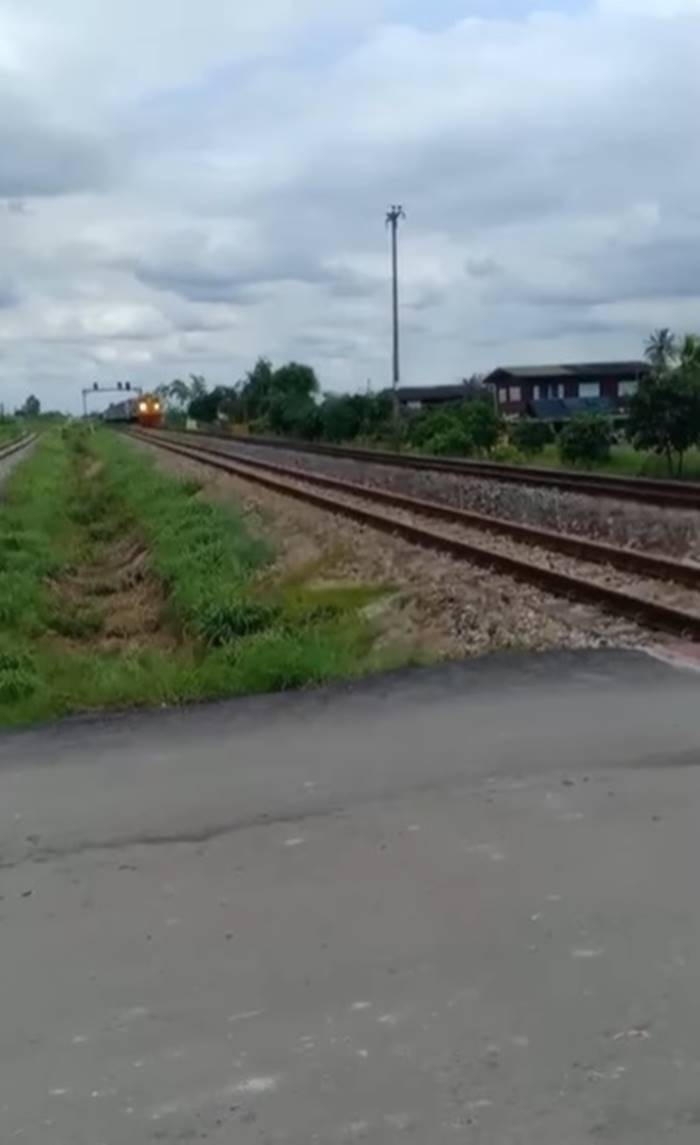 รถไฟชนรถบัส
