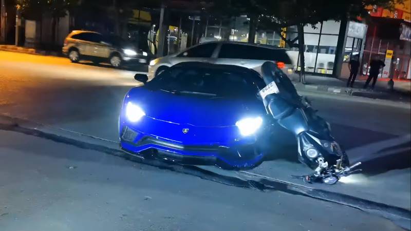 แลมโบกินี่ชน