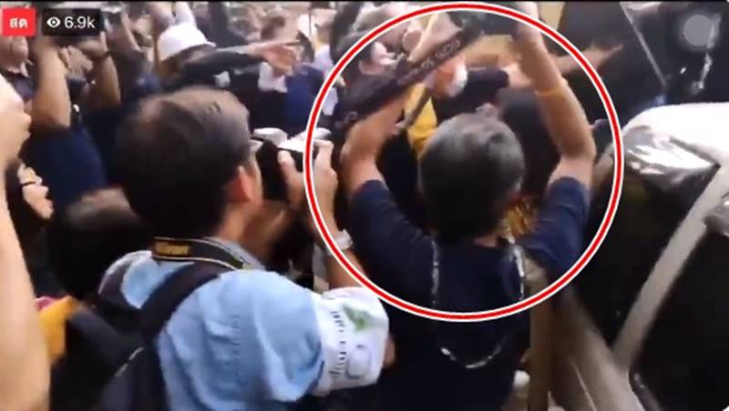 ม็อบเสื้อเหลือง