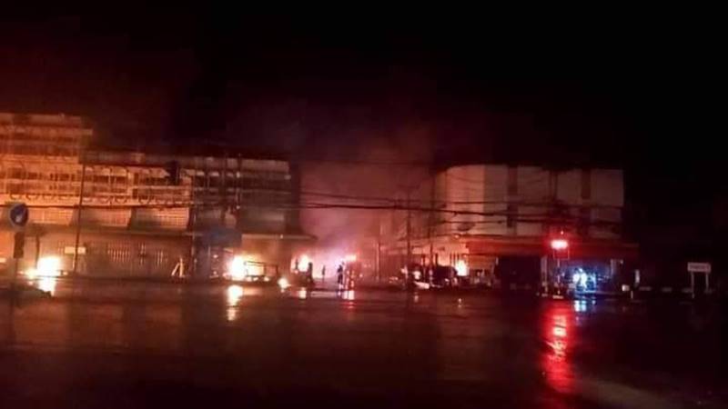 รถบรรทุกชนรถพ่วง