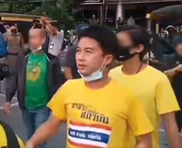 ม็อบเสื้อเหลือง