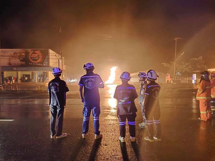 รถบรรทุกชนรถพ่วง