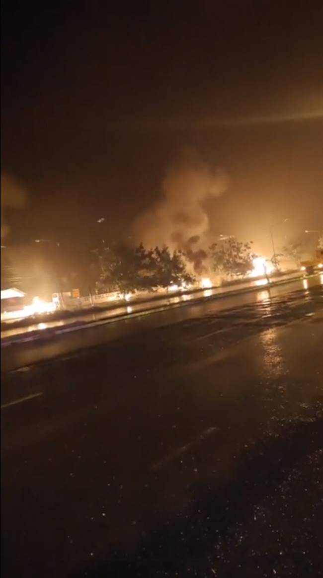 รถบรรทุกชนรถพ่วง