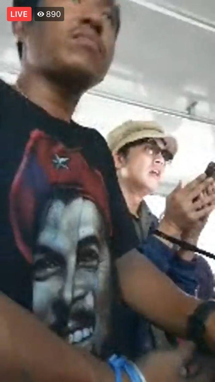 ตำรวจสลายการชุมนุม ม็อบ 14 ตุลา 