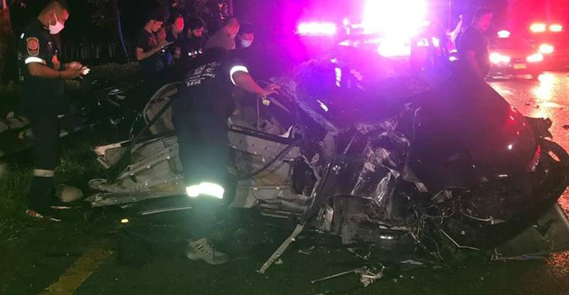 รถชนเสาไฟ โค้ง 100 ศพ