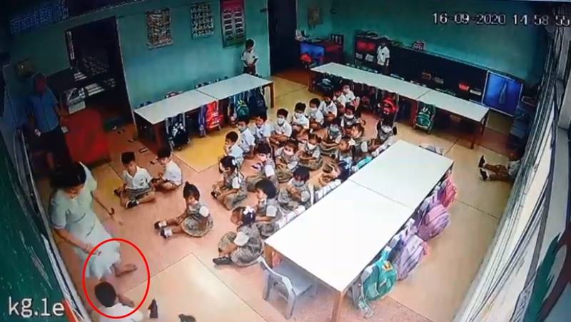 ครูทำร้ายนักเรียน