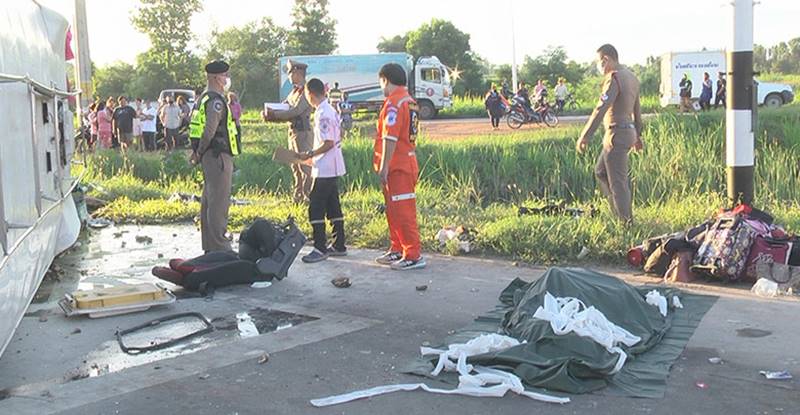 รถบัสชนรถพ่วง