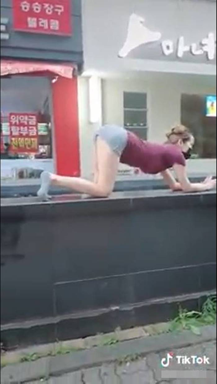 ผู้หญิงเต้นยั่ว