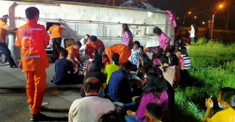 รถบัสชนรถพ่วง