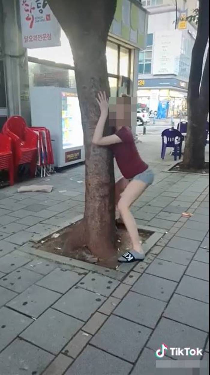 ผู้หญิงเต้นยั่ว