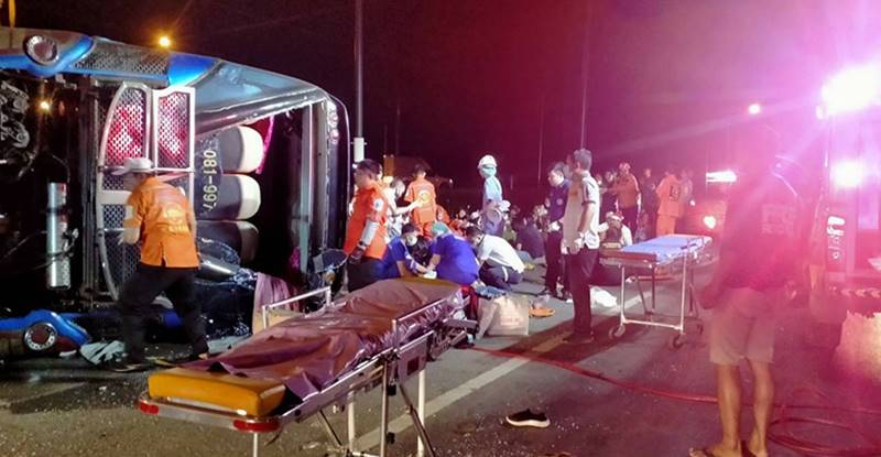 รถบัสชนรถพ่วง