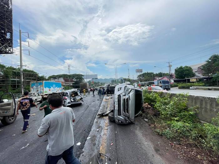 รถชนถนนมิตรภาพ