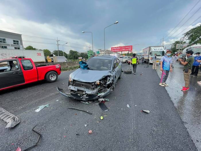 รถชนถนนมิตรภาพ