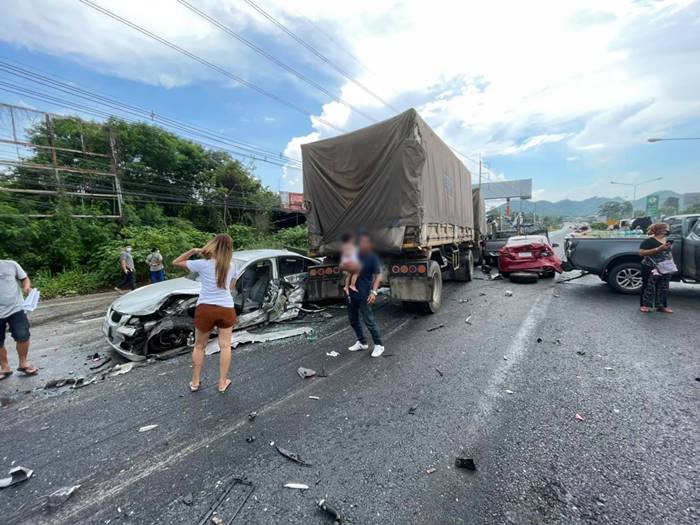 รถชนถนนมิตรภาพ