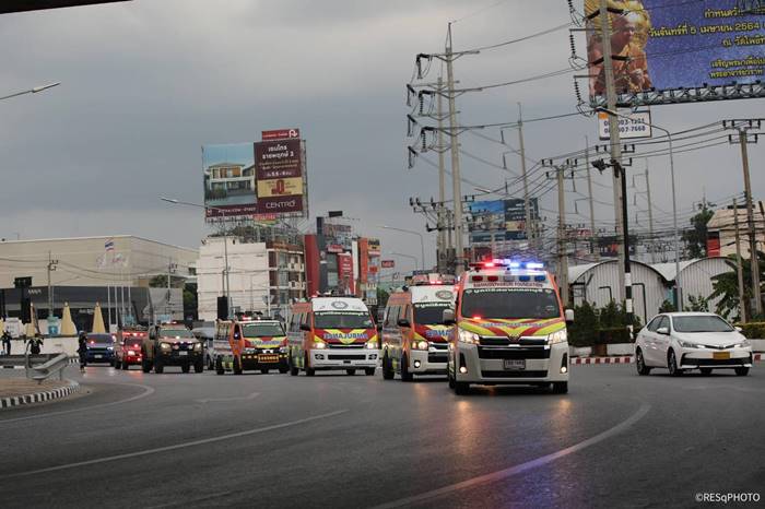 กู้ภัย ตึกถล่ม