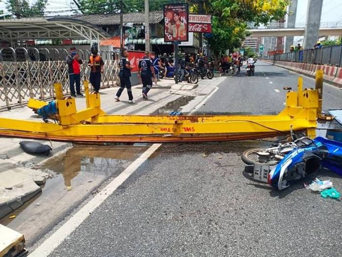 เครนรถไฟฟ้าร่วง