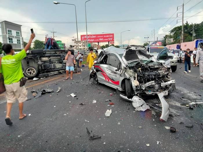 รถชนถนนมิตรภาพ