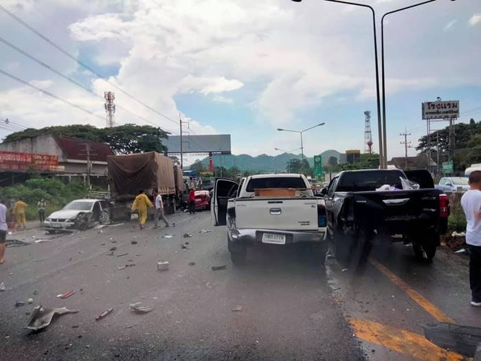 รถชนถนนมิตรภาพ