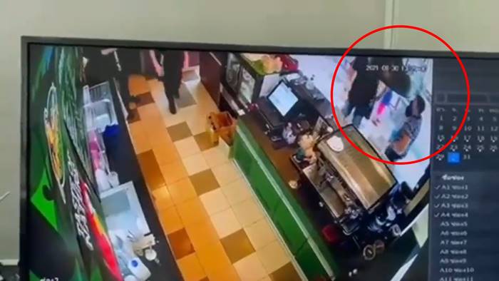 ทำร้ายพนักงานร้านกาแฟ