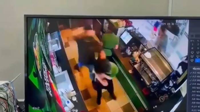 ทำร้ายพนักงานร้านกาแฟ