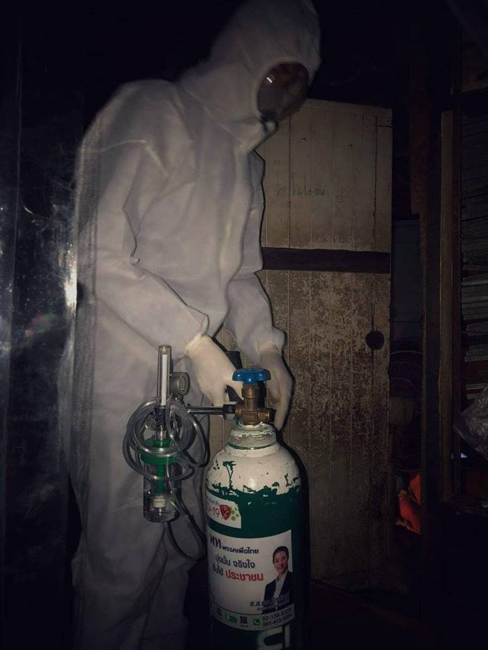 มูลนิธิกระจกเงา, ธีรรัตน์ สำเร็จวาณิชย์