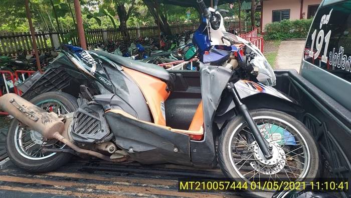 คดีน้องหญิง, รถชน