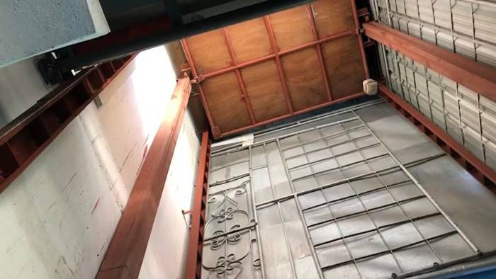 ลิฟต์หนีบตาย