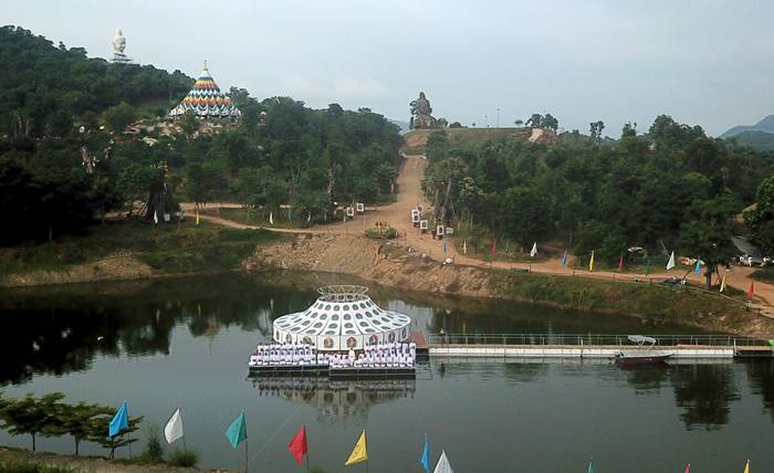 แม่ชีศันสนีย์, เสถียรธรรมสถาน