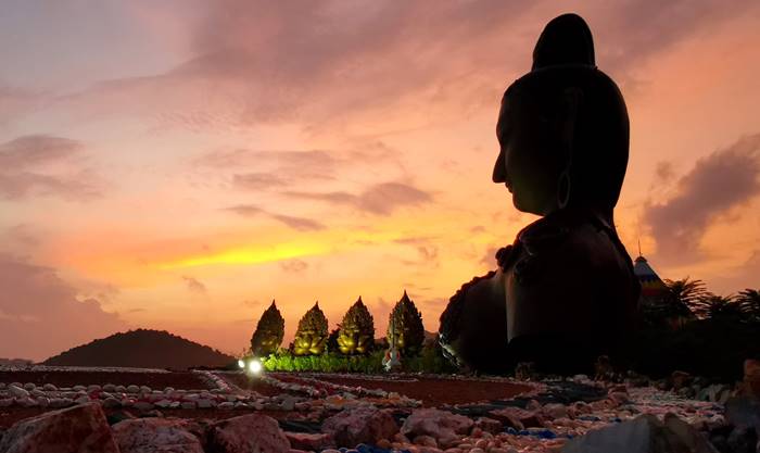 แม่ชีศันสนีย์, เสถียรธรรมสถาน