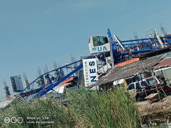 เครนล้มทับห้องเช่า