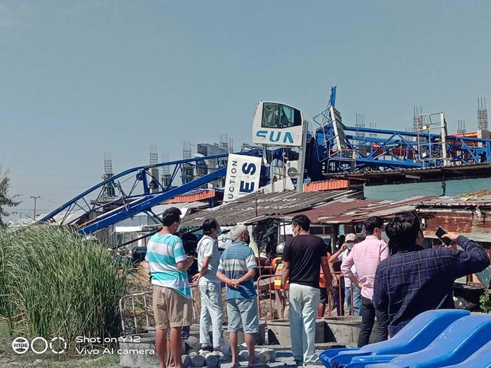 เครนล้มทับห้องเช่า