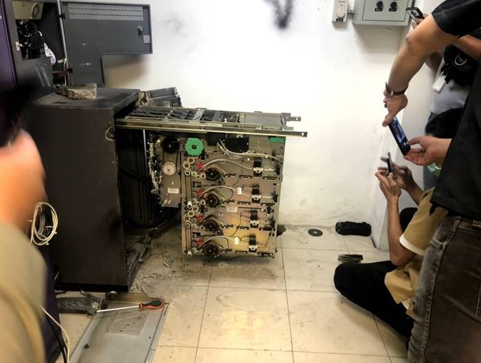 ขโมยเงิน