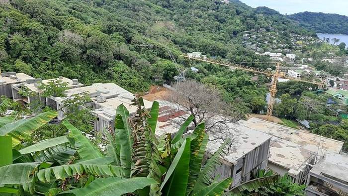 รื้อถอน The Peaks Residence