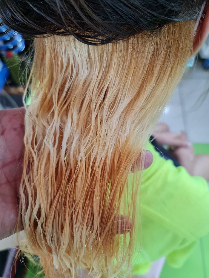 กัดสีผม