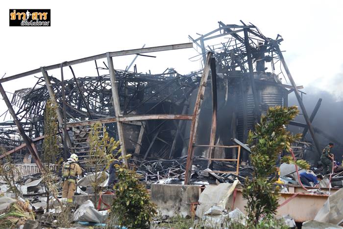 โรงงานกิ่งแก้วไฟไหม้