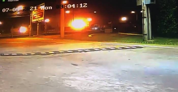 โรงงานกิ่งแก้วไฟไหม้