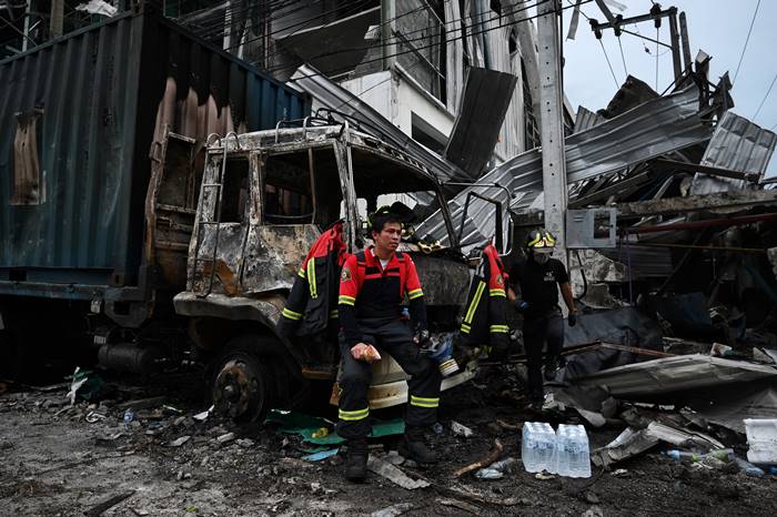 โรงงานกิ่งแก้วไฟไหม้ 