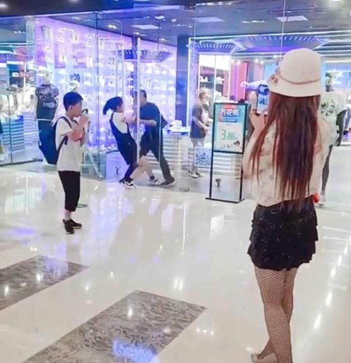 ตบแฟนกลางห้าง